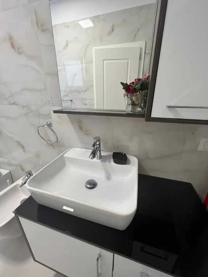 Grand New Bazaar Apartment Tirana 0*,